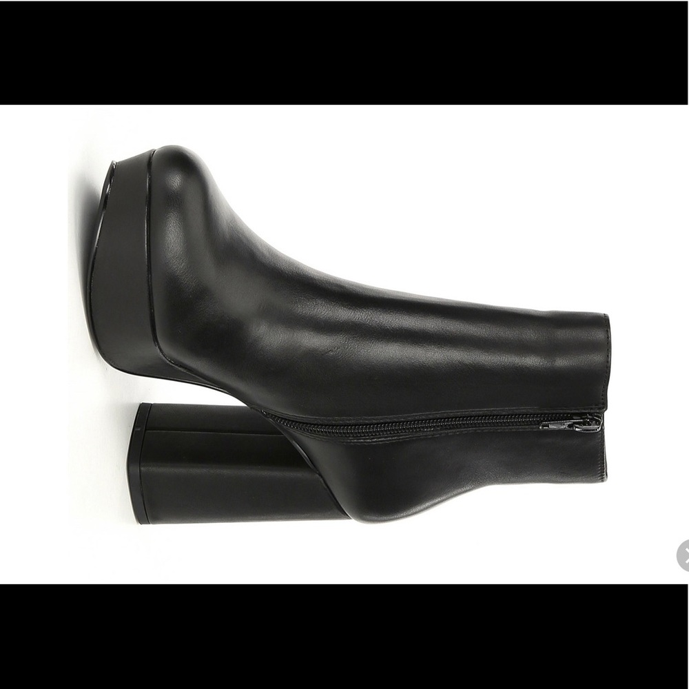 Steve Madden grate boots